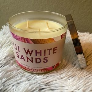 Bath and body works candle - Fiji White Sands